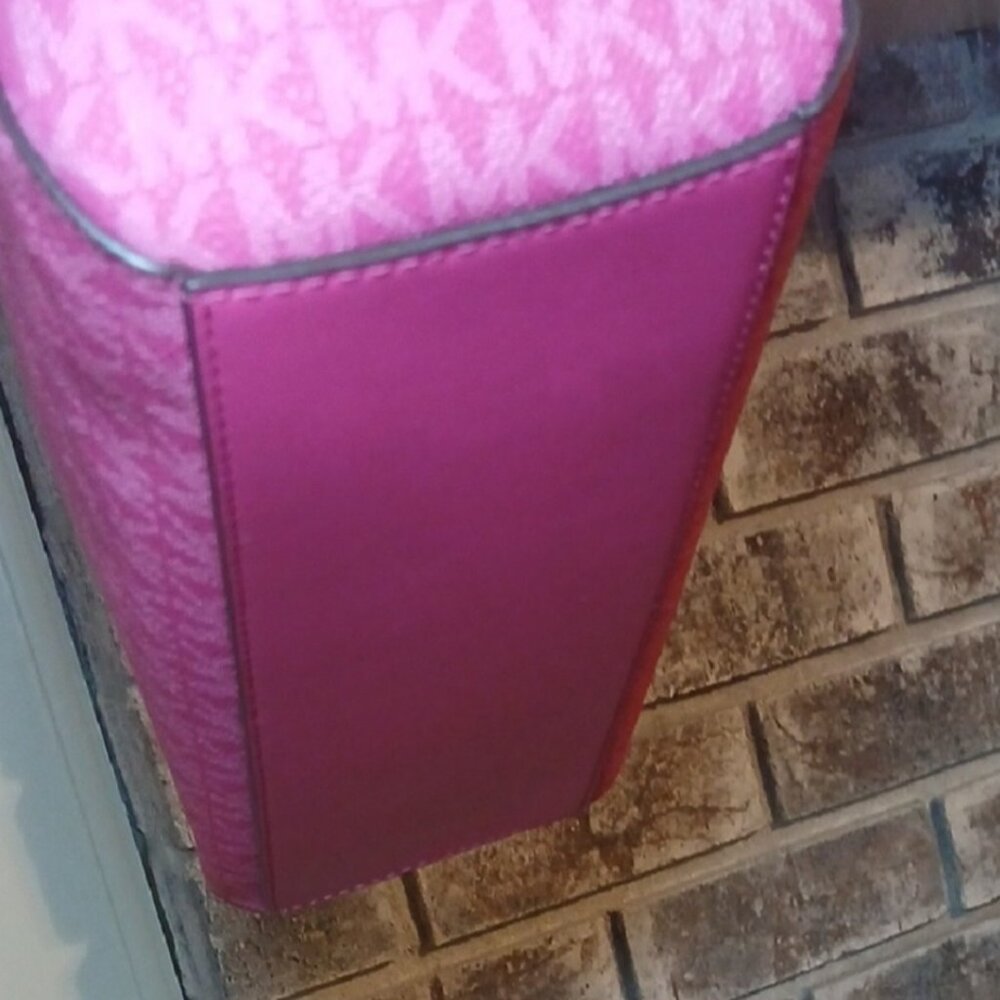 Michael Kors Jet Set Large Signature Top Zip Tote – Dragonfruit Pink | NWT - Picture 5 of 5